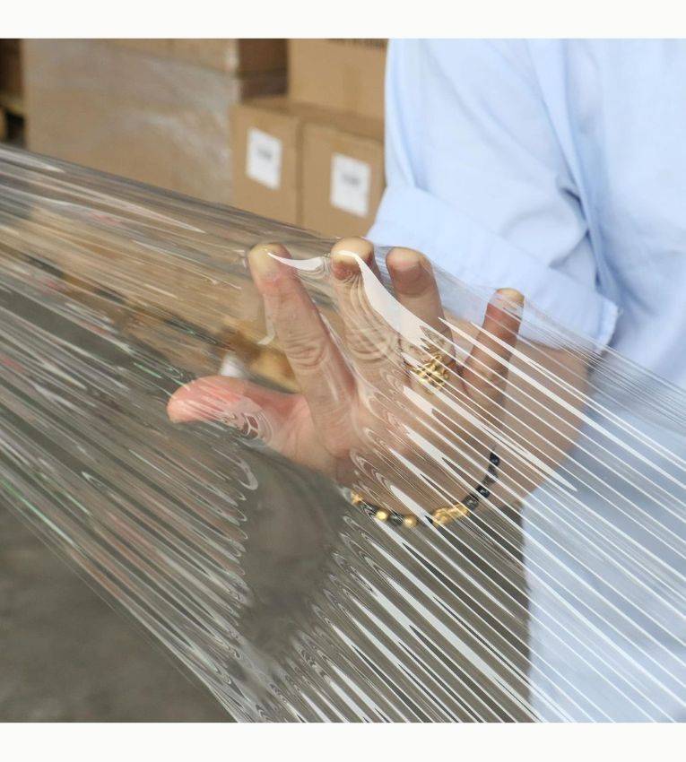 Rouleau de film stretch étirable transparent – 1,5 kg, résistant à l'eau et à la saleté. Idéal pour emballage sécurisé
